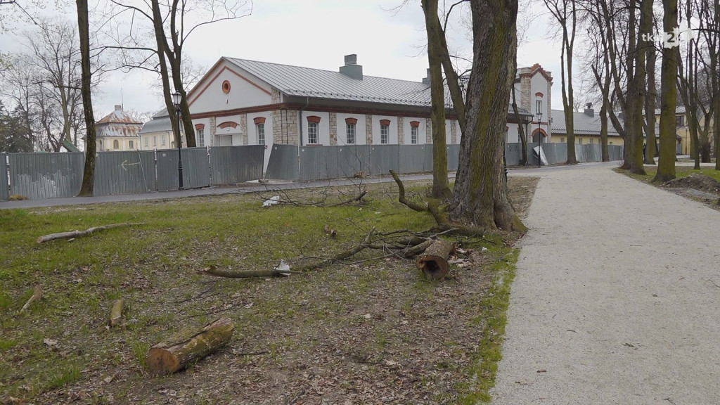 Konecki Park na ostatniej prostej modernizacji. Zobaczcie jak się zmienia [wideo, zdjęcia]