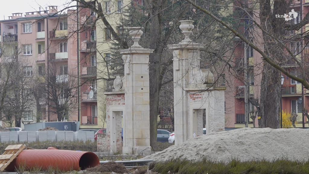 Konecki Park na ostatniej prostej modernizacji. Zobaczcie jak się zmienia [wideo, zdjęcia]