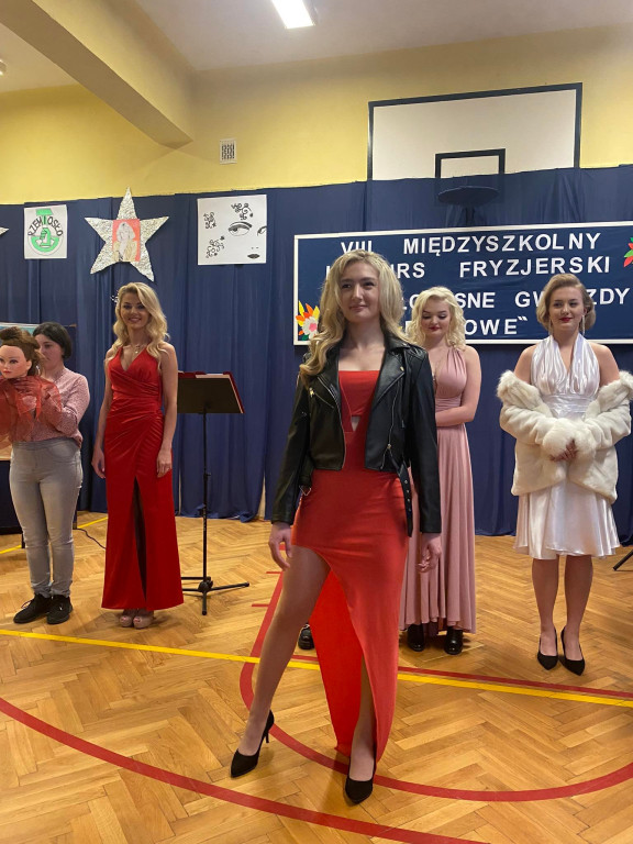 Odtwarzali fryzury gwiazd! Tradycyjny konkurs w ZSP 2 Końskie [wideo, zdjęcia]