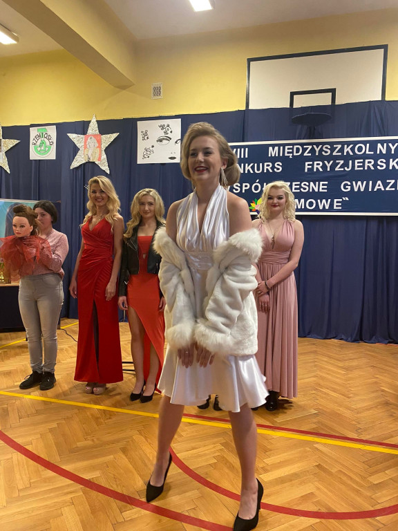 Odtwarzali fryzury gwiazd! Tradycyjny konkurs w ZSP 2 Końskie [wideo, zdjęcia]