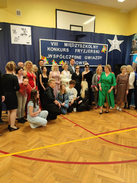 Odtwarzali fryzury gwiazd! Tradycyjny konkurs w ZSP 2 Końskie [wideo, zdjęcia]