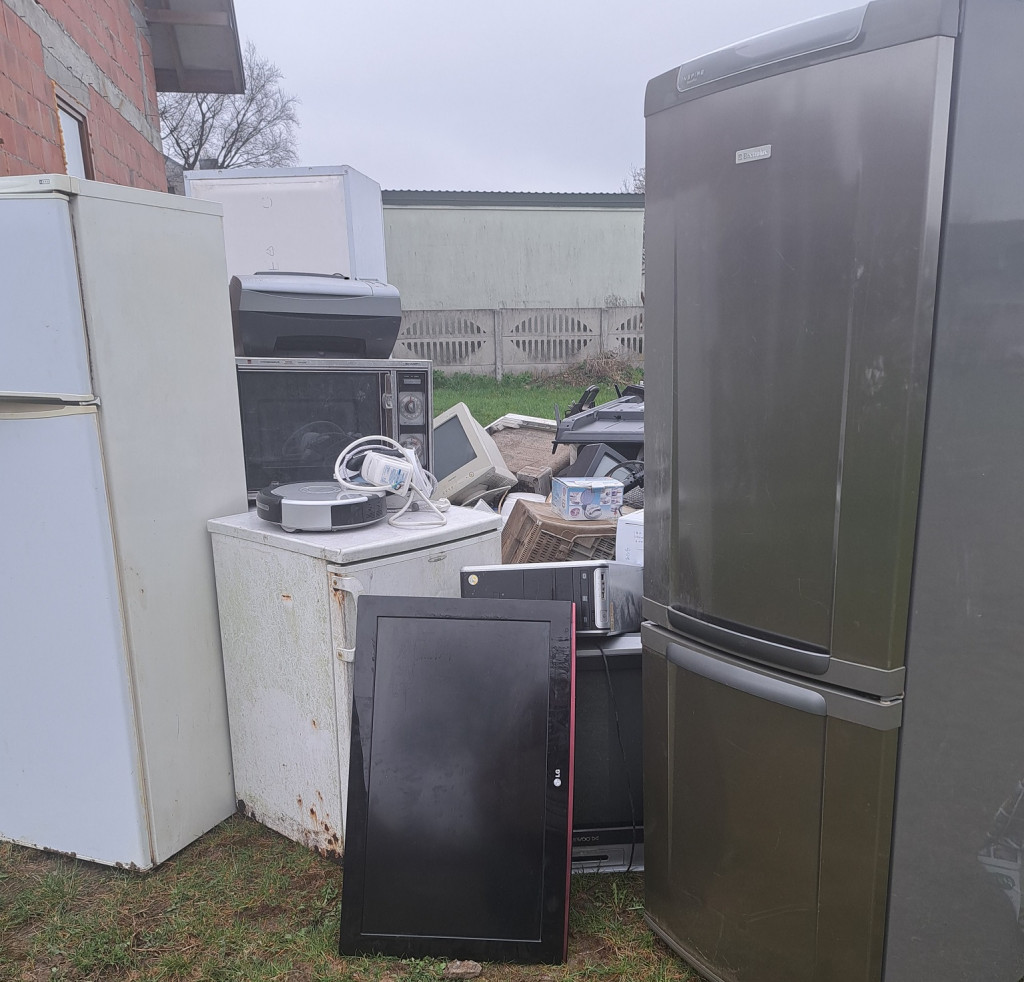 Gospodynie wiejskie z Dziebałtowa zbierały elektrośmieci [zdjęcia]