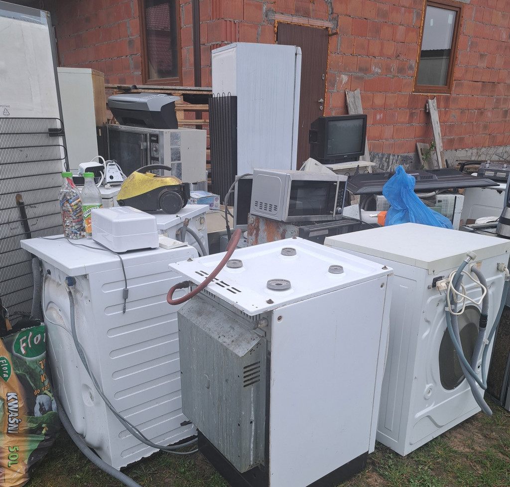 Gospodynie wiejskie z Dziebałtowa zbierały elektrośmieci [zdjęcia]