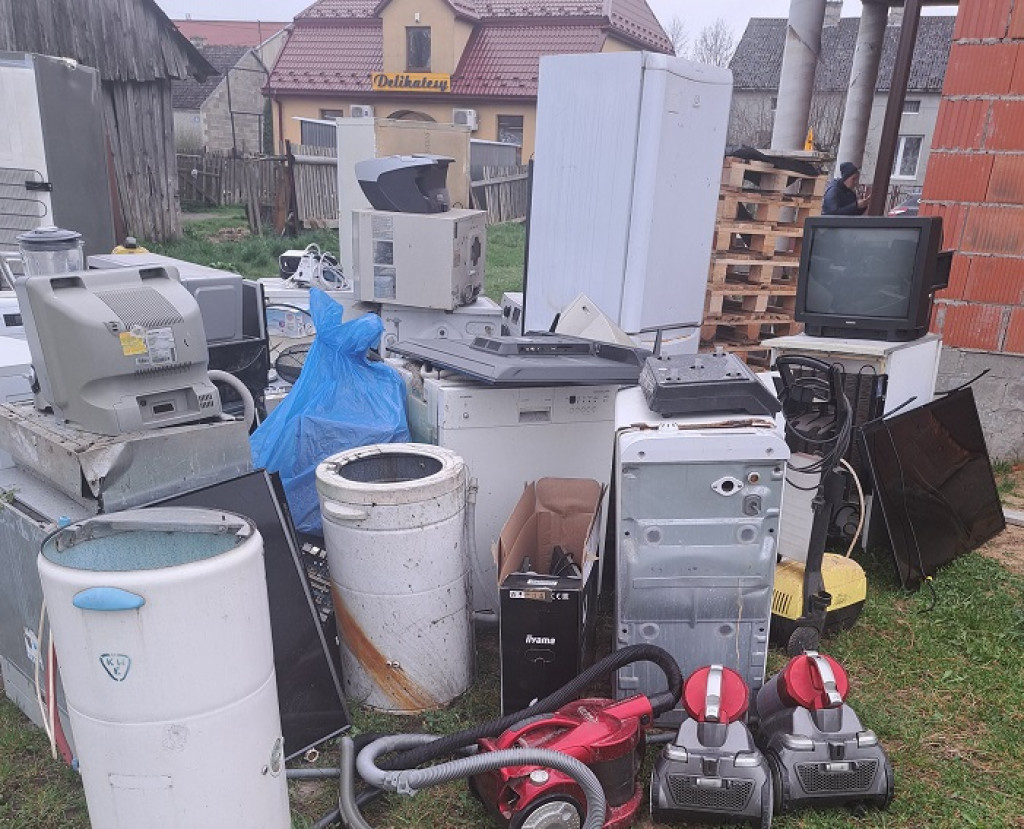 Gospodynie wiejskie z Dziebałtowa zbierały elektrośmieci [zdjęcia]