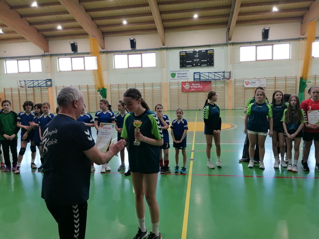 Zostań piłkarką ręczną! Trwa nabór do Olimpii. W weekend rozegrano wiosenny turniej [zdjęcia]