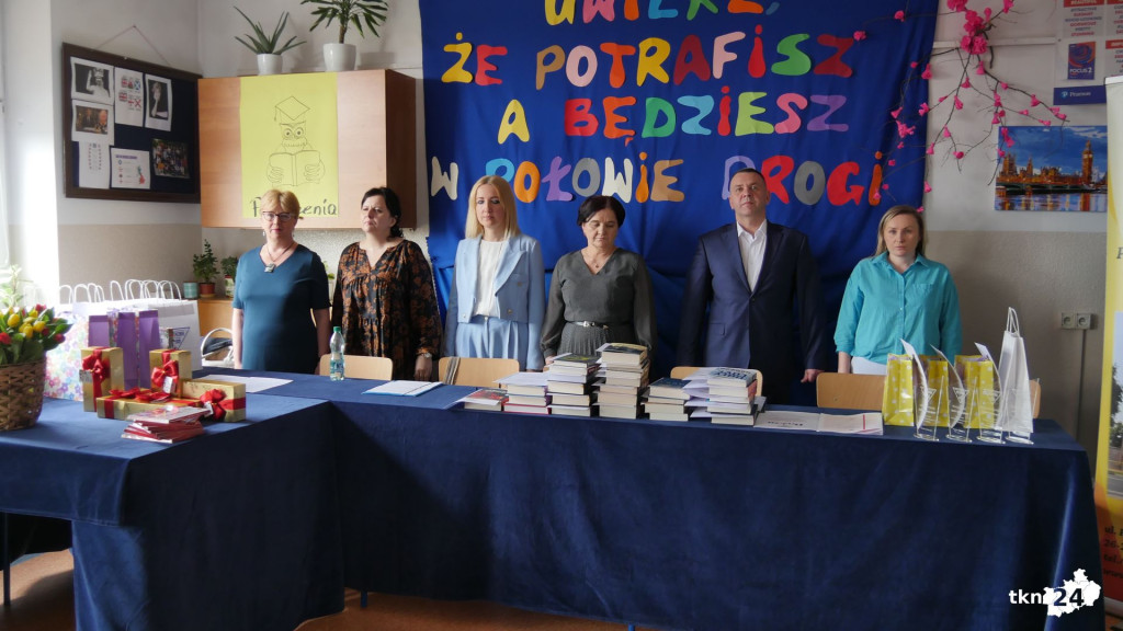 Szkoły pożegnały tegorocznych maturzystów [Fotorelacja, wideo]