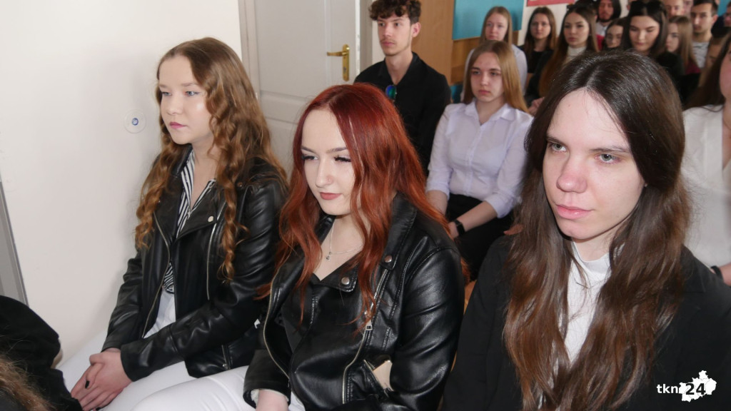 Szkoły pożegnały tegorocznych maturzystów [Fotorelacja, wideo]
