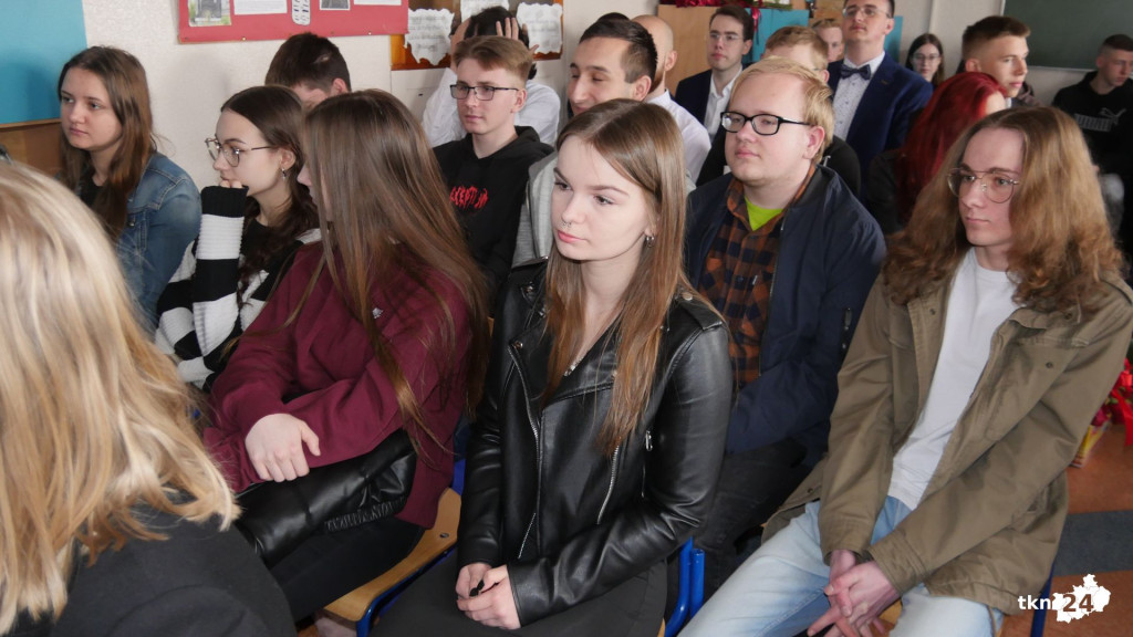 Szkoły pożegnały tegorocznych maturzystów [Fotorelacja, wideo]