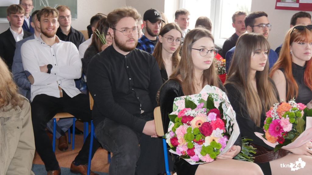 Szkoły pożegnały tegorocznych maturzystów [Fotorelacja, wideo]