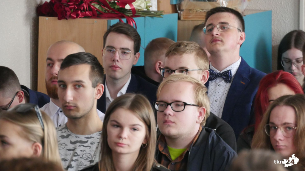 Szkoły pożegnały tegorocznych maturzystów [Fotorelacja, wideo]