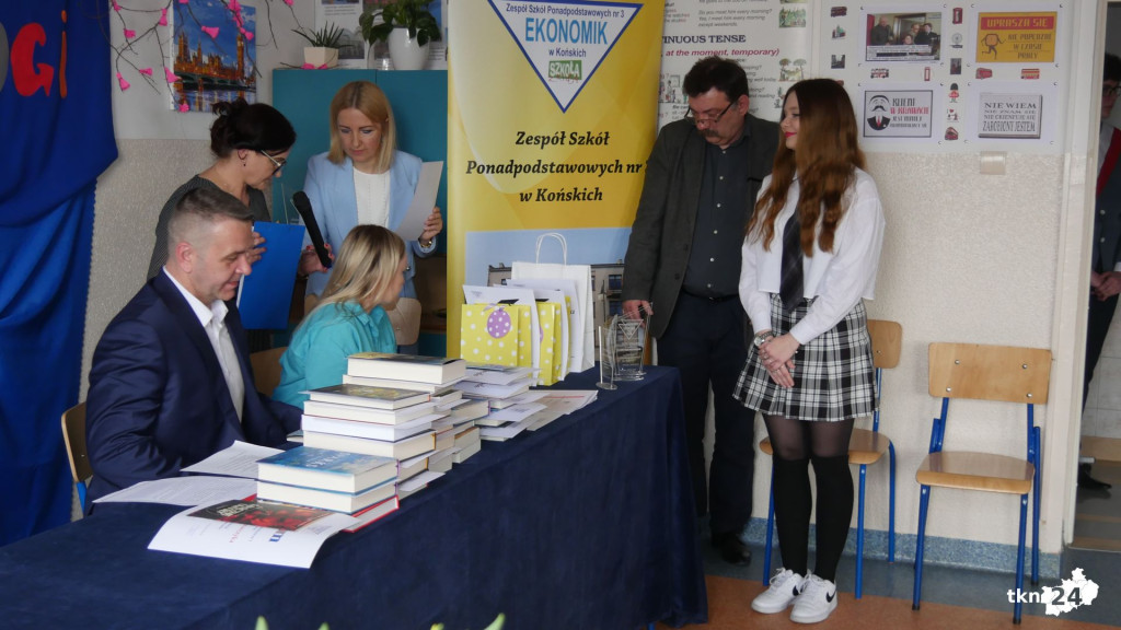 Szkoły pożegnały tegorocznych maturzystów [Fotorelacja, wideo]
