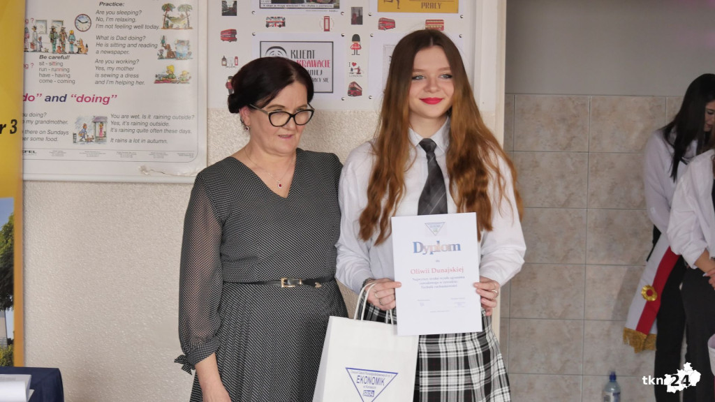 Szkoły pożegnały tegorocznych maturzystów [Fotorelacja, wideo]