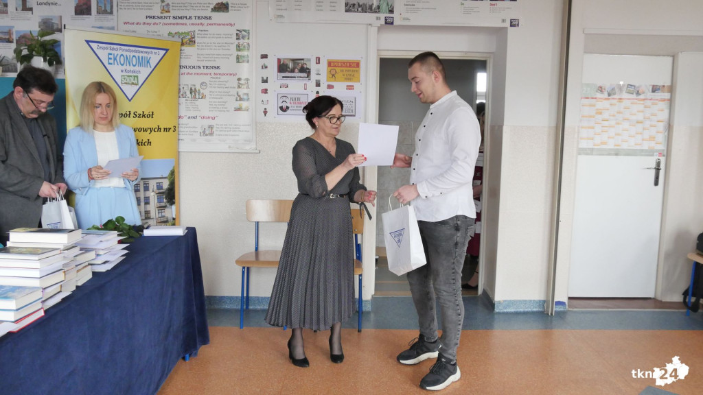 Szkoły pożegnały tegorocznych maturzystów [Fotorelacja, wideo]