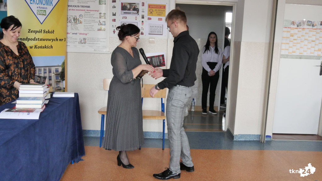 Szkoły pożegnały tegorocznych maturzystów [Fotorelacja, wideo]