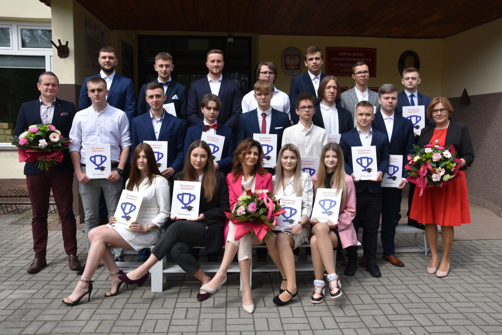 Szkoły pożegnały tegorocznych maturzystów [Fotorelacja, wideo]