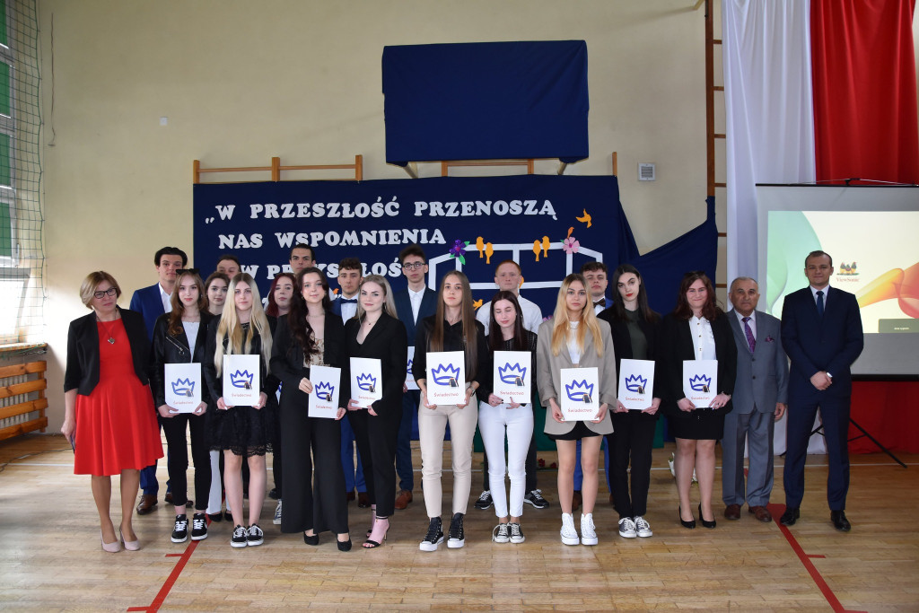 Szkoły pożegnały tegorocznych maturzystów [Fotorelacja, wideo]