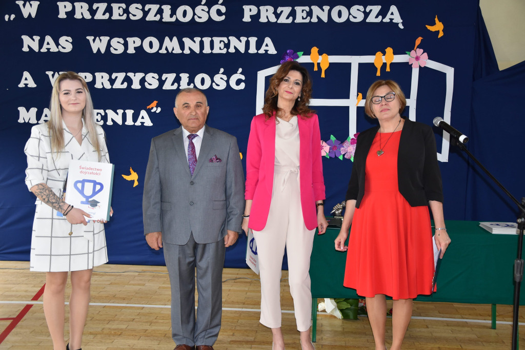 Szkoły pożegnały tegorocznych maturzystów [Fotorelacja, wideo]