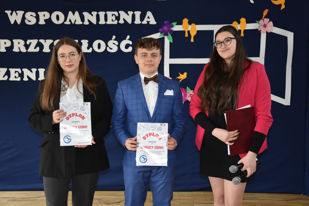 Szkoły pożegnały tegorocznych maturzystów [Fotorelacja, wideo]