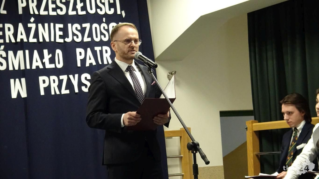 Szkoły pożegnały tegorocznych maturzystów [Fotorelacja, wideo]