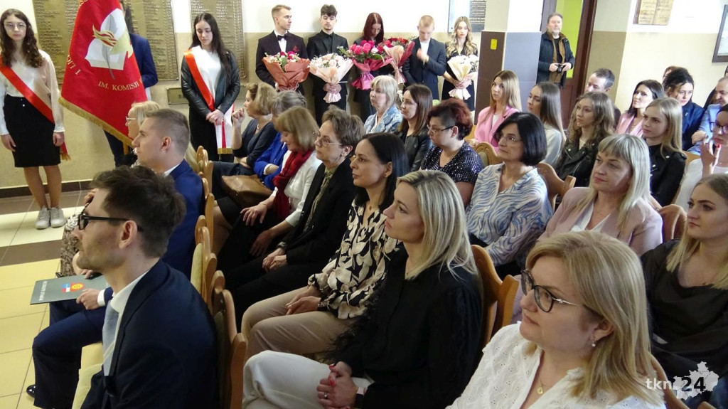 Szkoły pożegnały tegorocznych maturzystów [Fotorelacja, wideo]