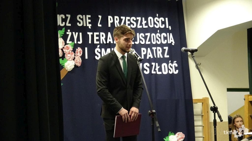 Szkoły pożegnały tegorocznych maturzystów [Fotorelacja, wideo]