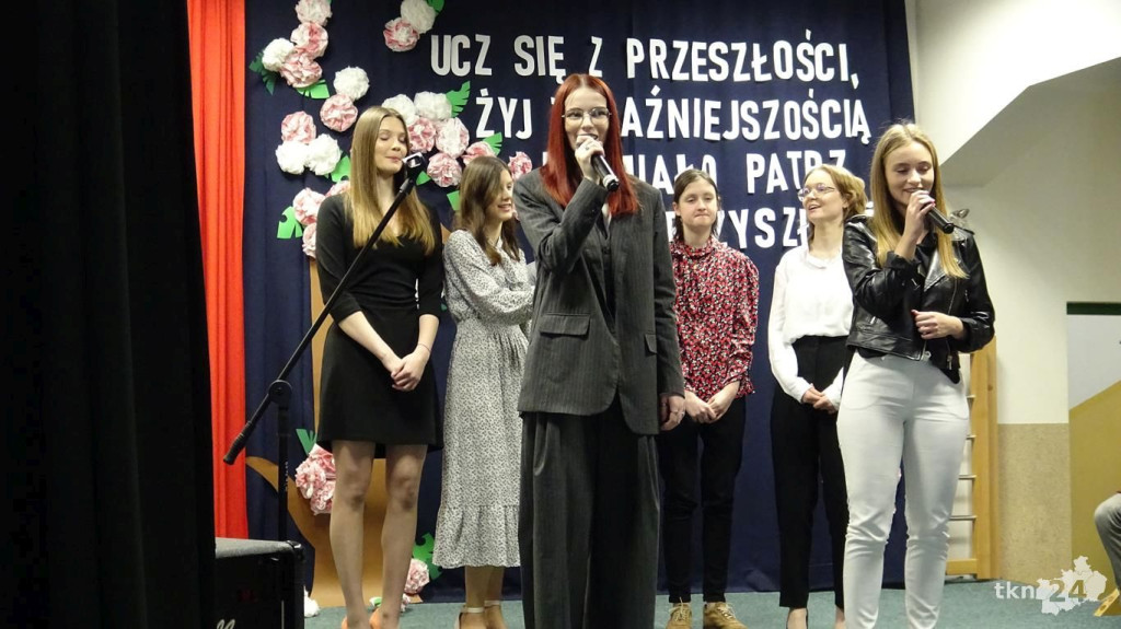 Szkoły pożegnały tegorocznych maturzystów [Fotorelacja, wideo]