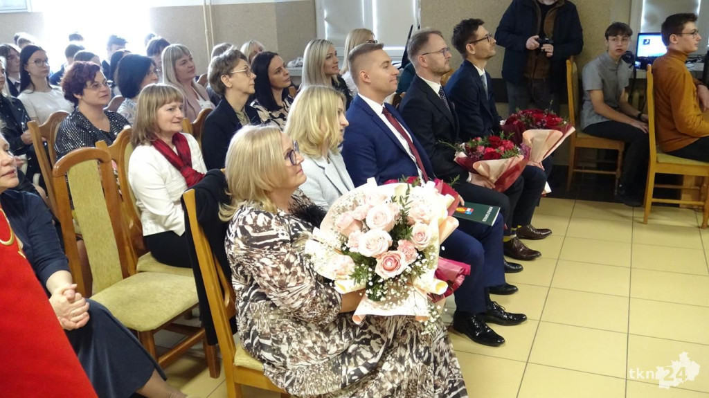 Szkoły pożegnały tegorocznych maturzystów [Fotorelacja, wideo]