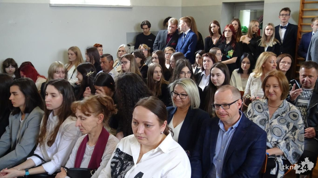 Szkoły pożegnały tegorocznych maturzystów [Fotorelacja, wideo]