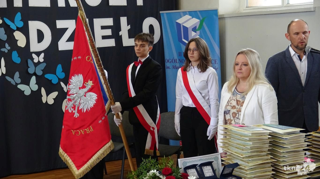 Szkoły pożegnały tegorocznych maturzystów [Fotorelacja, wideo]