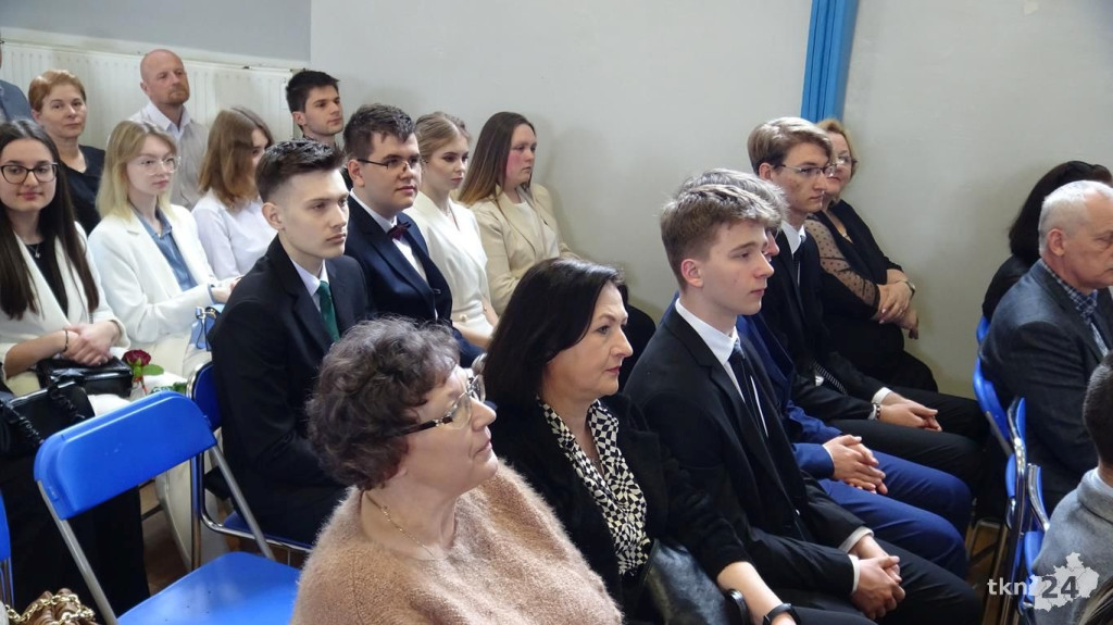 Szkoły pożegnały tegorocznych maturzystów [Fotorelacja, wideo]