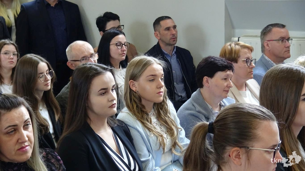Szkoły pożegnały tegorocznych maturzystów [Fotorelacja, wideo]