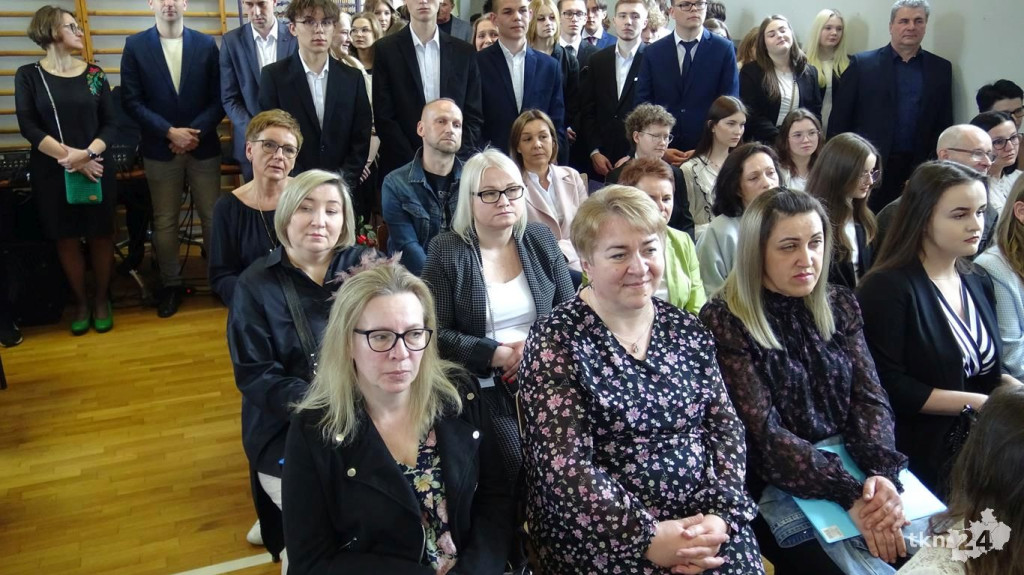 Szkoły pożegnały tegorocznych maturzystów [Fotorelacja, wideo]