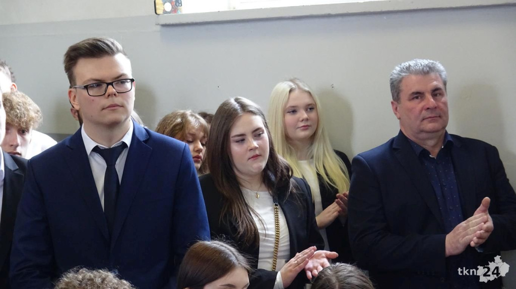 Szkoły pożegnały tegorocznych maturzystów [Fotorelacja, wideo]