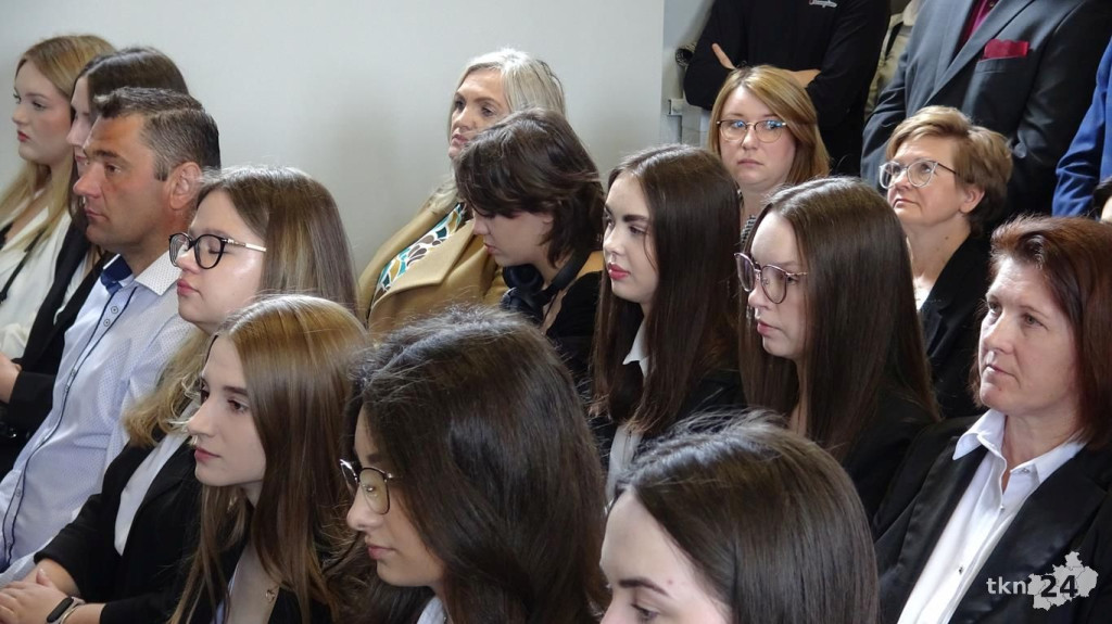 Szkoły pożegnały tegorocznych maturzystów [Fotorelacja, wideo]