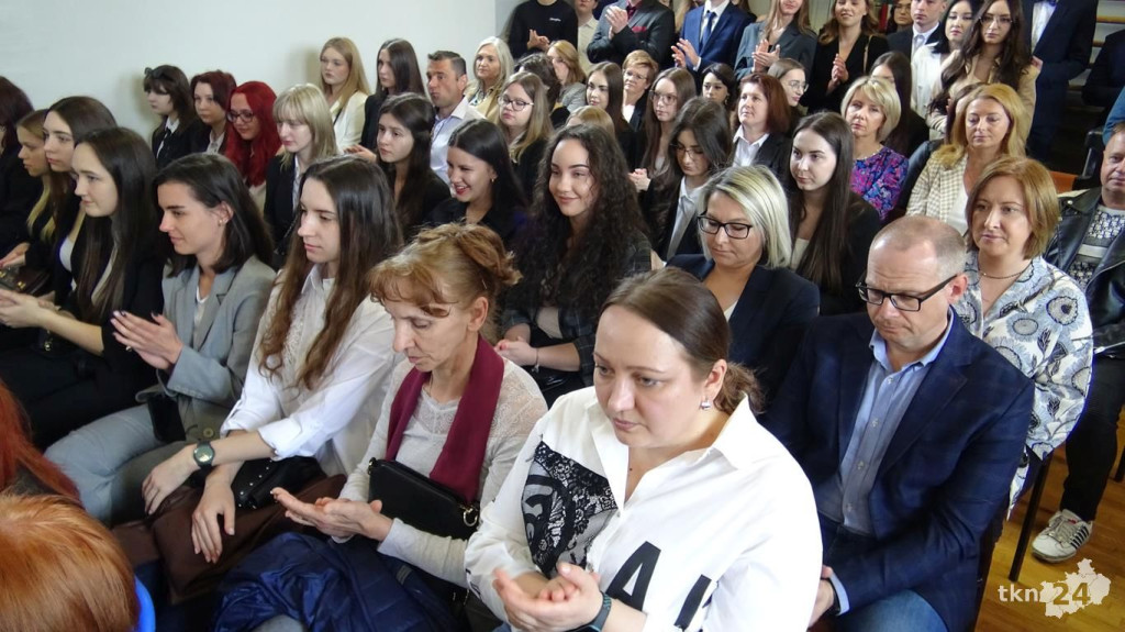 Szkoły pożegnały tegorocznych maturzystów [Fotorelacja, wideo]