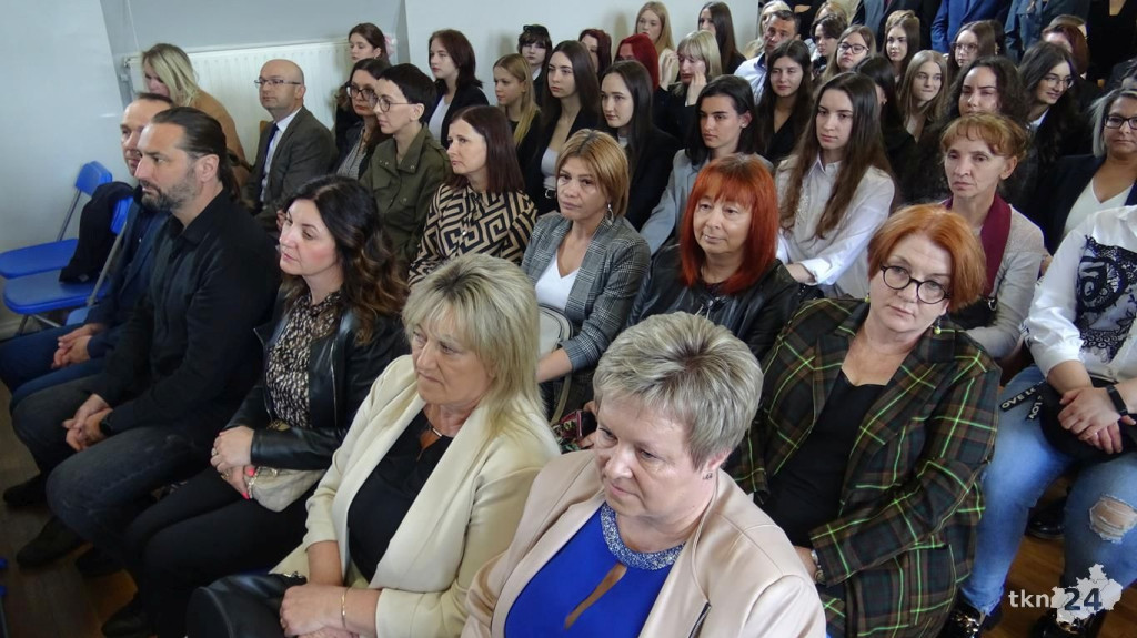 Szkoły pożegnały tegorocznych maturzystów [Fotorelacja, wideo]