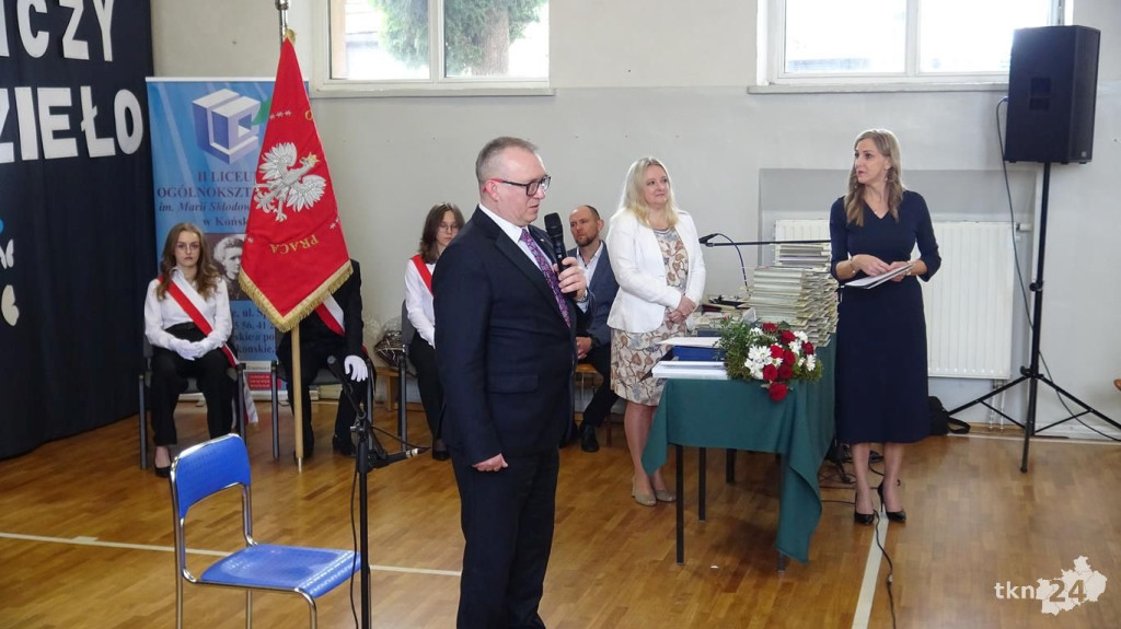 Szkoły pożegnały tegorocznych maturzystów [Fotorelacja, wideo]