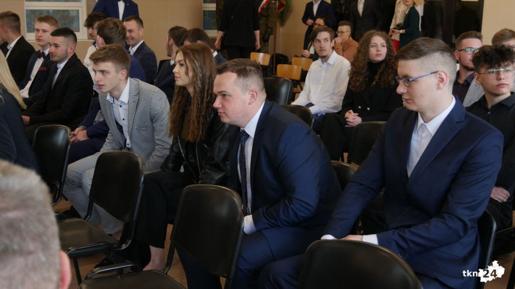 Szkoły pożegnały tegorocznych maturzystów [Fotorelacja, wideo]