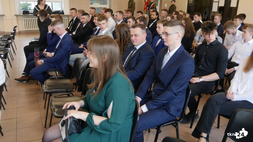 Szkoły pożegnały tegorocznych maturzystów [Fotorelacja, wideo]
