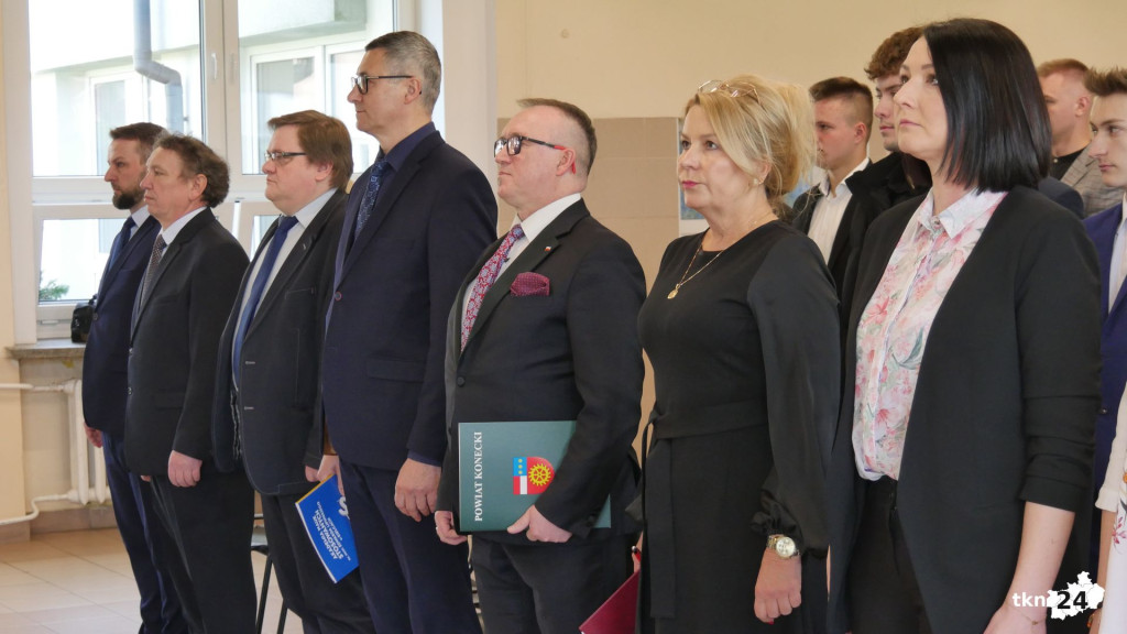 Szkoły pożegnały tegorocznych maturzystów [Fotorelacja, wideo]