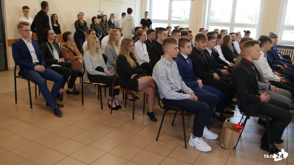 Szkoły pożegnały tegorocznych maturzystów [Fotorelacja, wideo]
