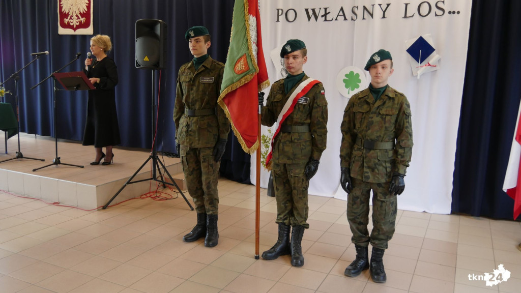 Szkoły pożegnały tegorocznych maturzystów [Fotorelacja, wideo]