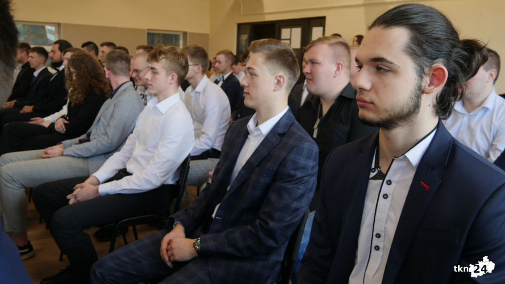 Szkoły pożegnały tegorocznych maturzystów [Fotorelacja, wideo]