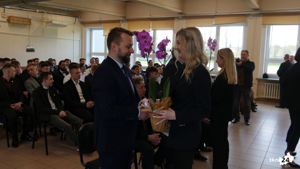 Szkoły pożegnały tegorocznych maturzystów [Fotorelacja, wideo]