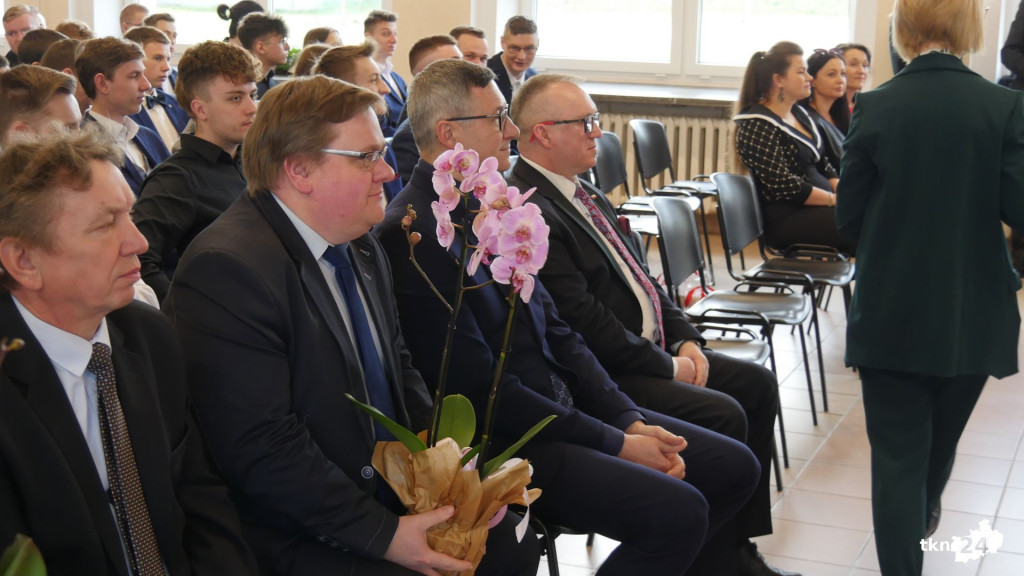 Szkoły pożegnały tegorocznych maturzystów [Fotorelacja, wideo]