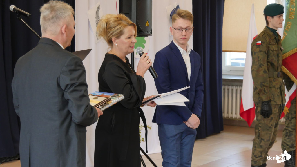 Szkoły pożegnały tegorocznych maturzystów [Fotorelacja, wideo]