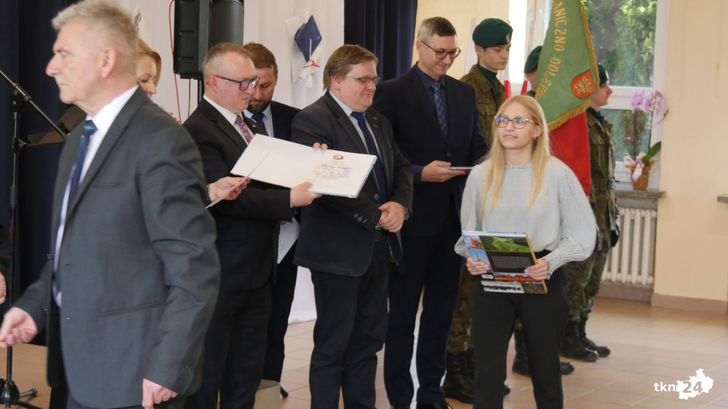 Szkoły pożegnały tegorocznych maturzystów [Fotorelacja, wideo]