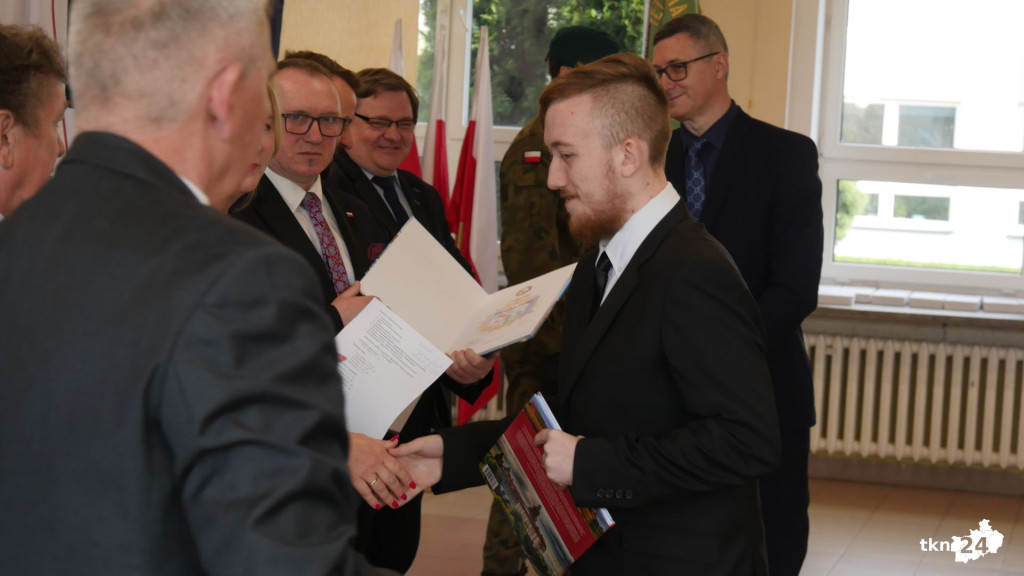 Szkoły pożegnały tegorocznych maturzystów [Fotorelacja, wideo]