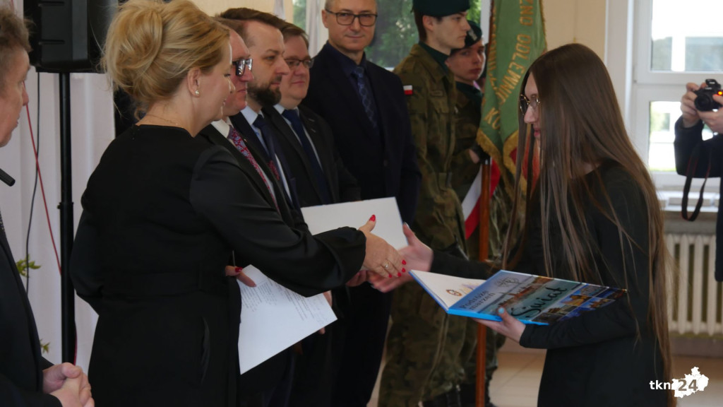 Szkoły pożegnały tegorocznych maturzystów [Fotorelacja, wideo]
