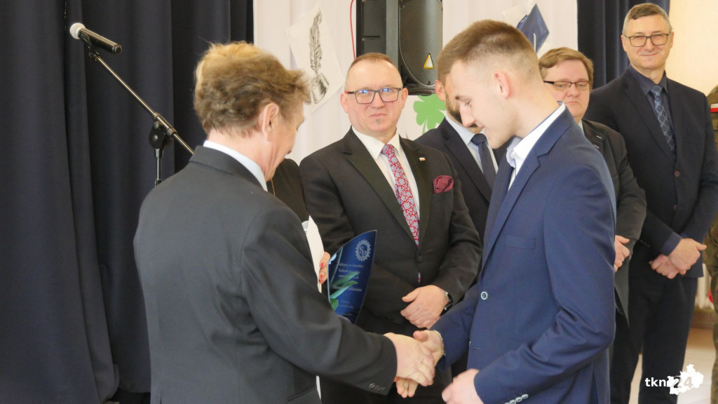 Szkoły pożegnały tegorocznych maturzystów [Fotorelacja, wideo]
